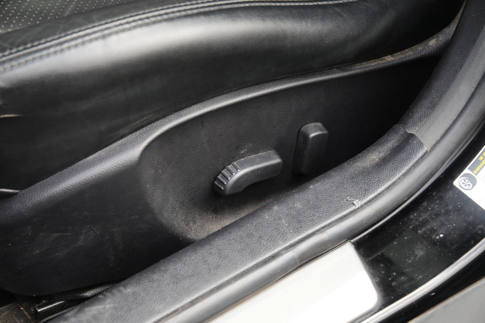 2011 BLACK INFINITI G SEDAN G37x AWD (JN1CV6ARXBM) with an 3.7L V6 DOHC 24V engine, 5-SPEED AUTOMATIC transmission, located at 420 E. Kingsbury St., Seguin, TX, 78155, (830) 401-0495, 29.581060, -97.961647 - Photo#16